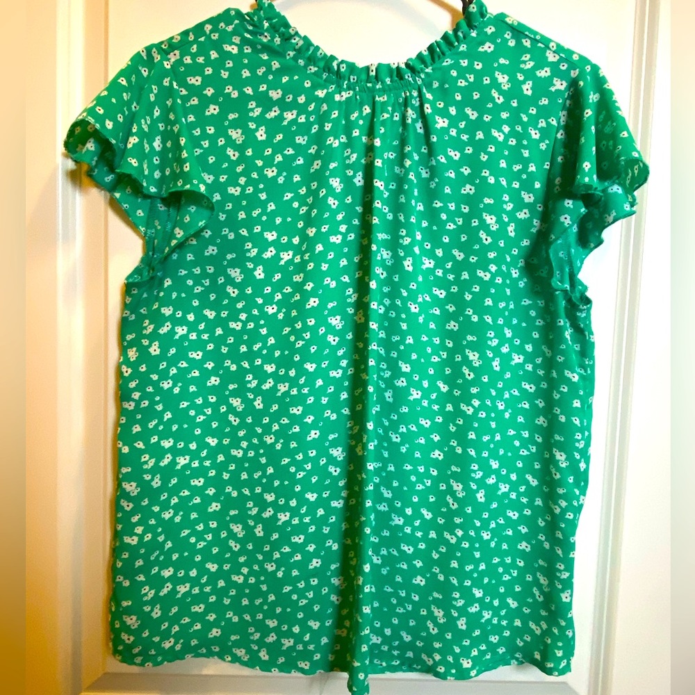 Gorgeous spring top!